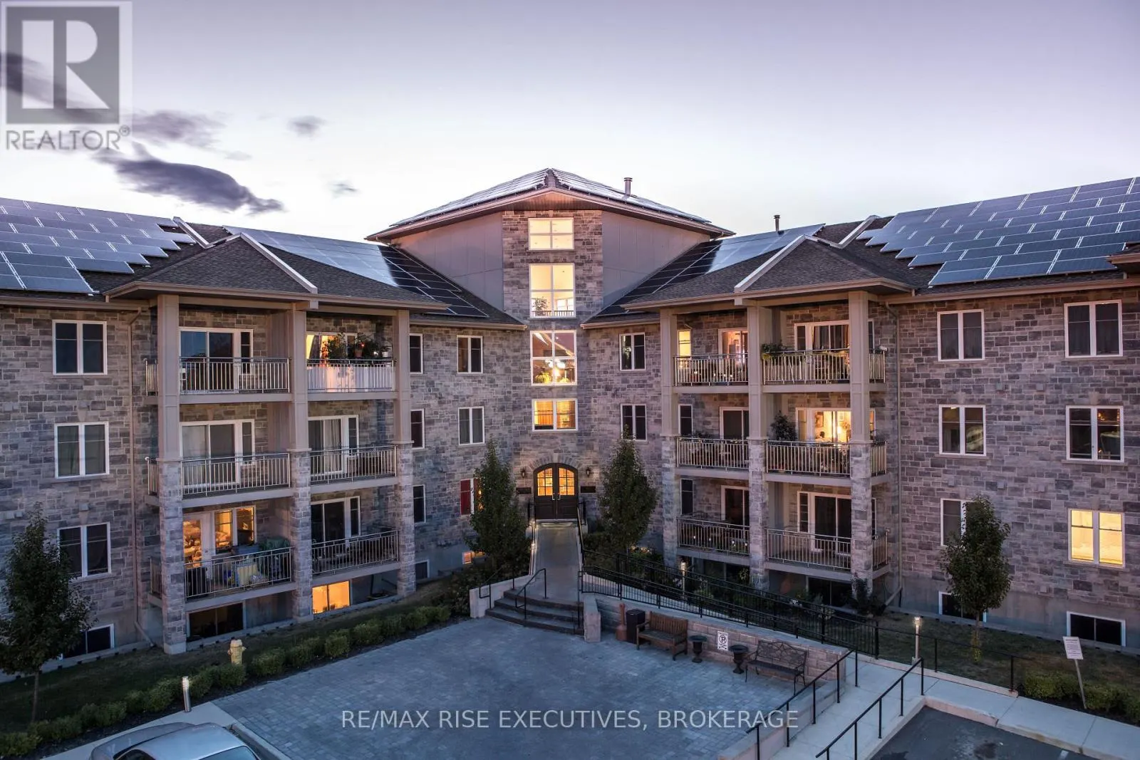 210 - 810 BLACKBURN MEWS, #210