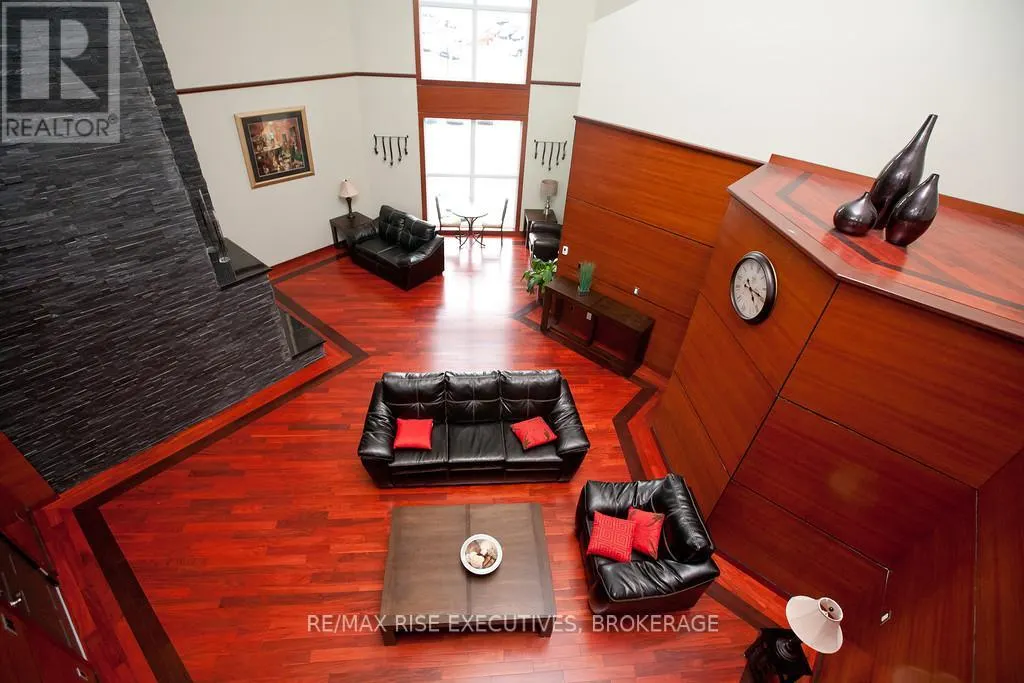 210 - 810 BLACKBURN MEWS, #210