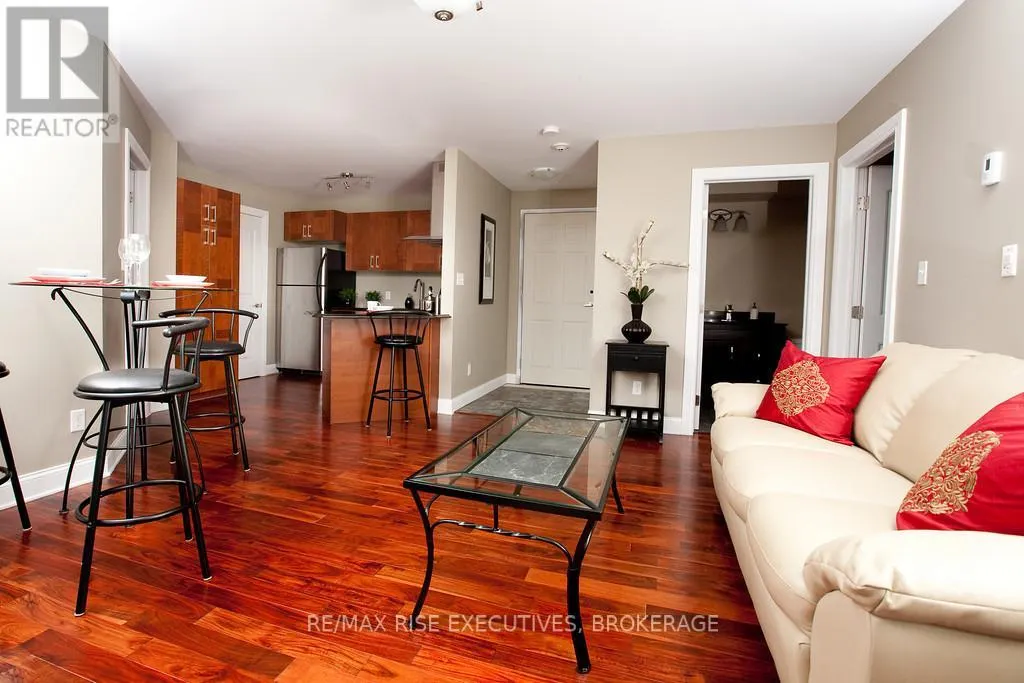 210 - 810 BLACKBURN MEWS, #210