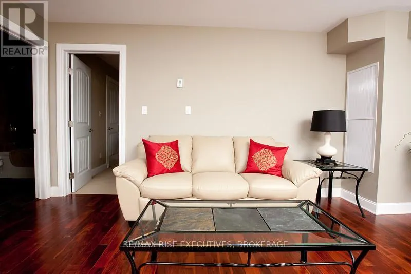 210 - 810 BLACKBURN MEWS, #210