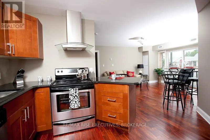 210 - 810 BLACKBURN MEWS, #210