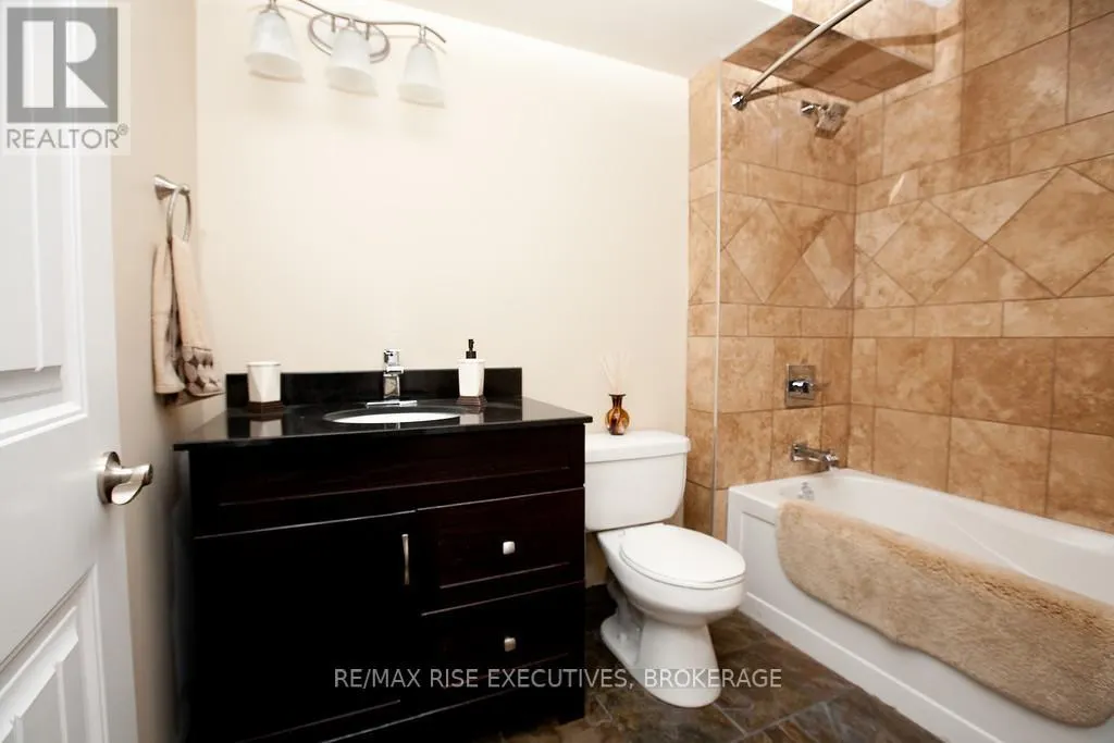 210 - 810 BLACKBURN MEWS, #210