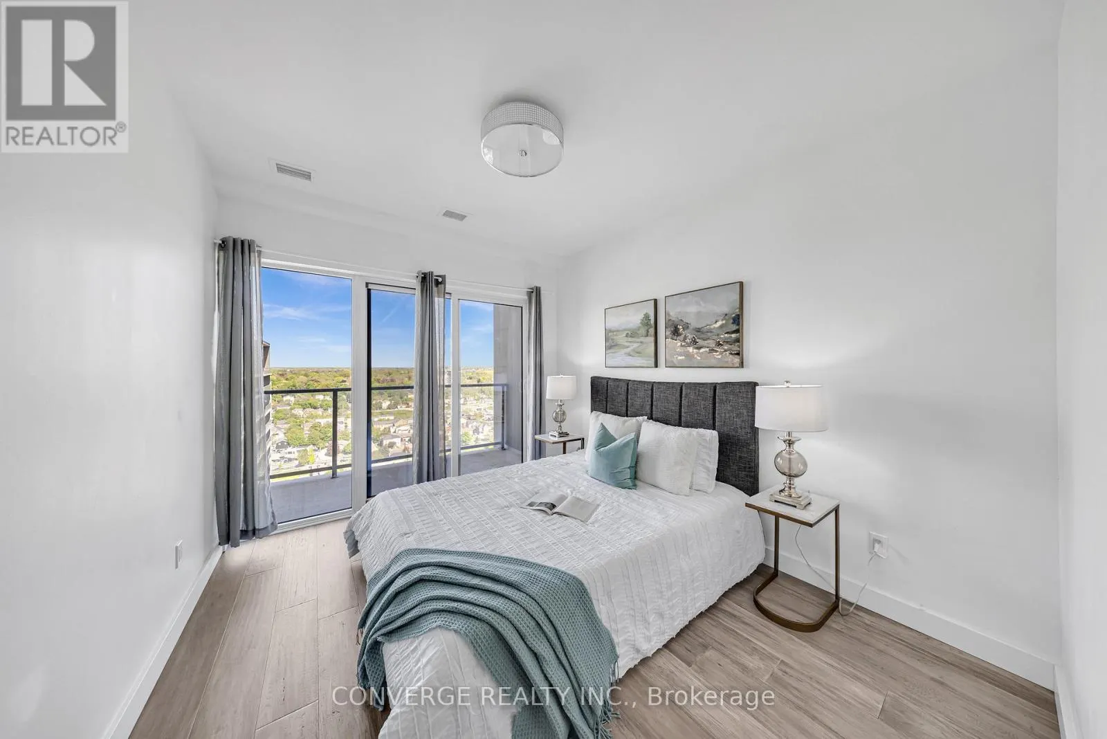 1903 - 15 GLEBE STREET