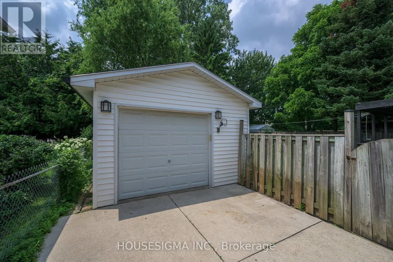 47 SCOTCHPINE CRESCENT