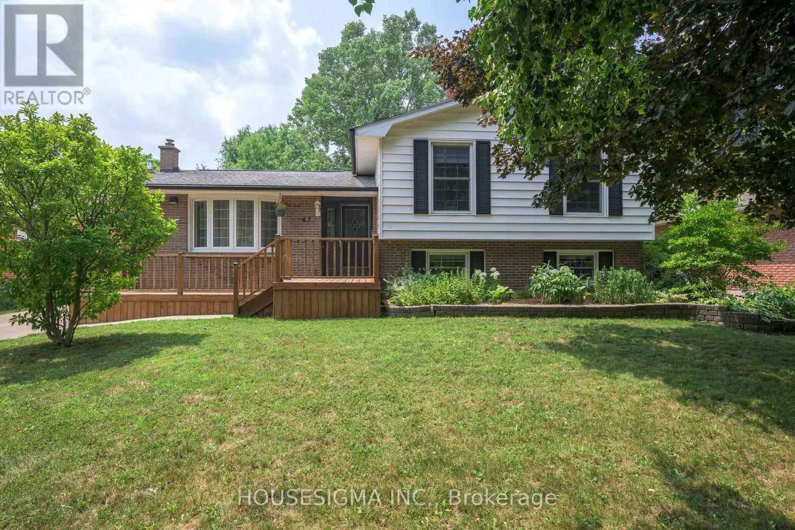 47 SCOTCHPINE CRESCENT