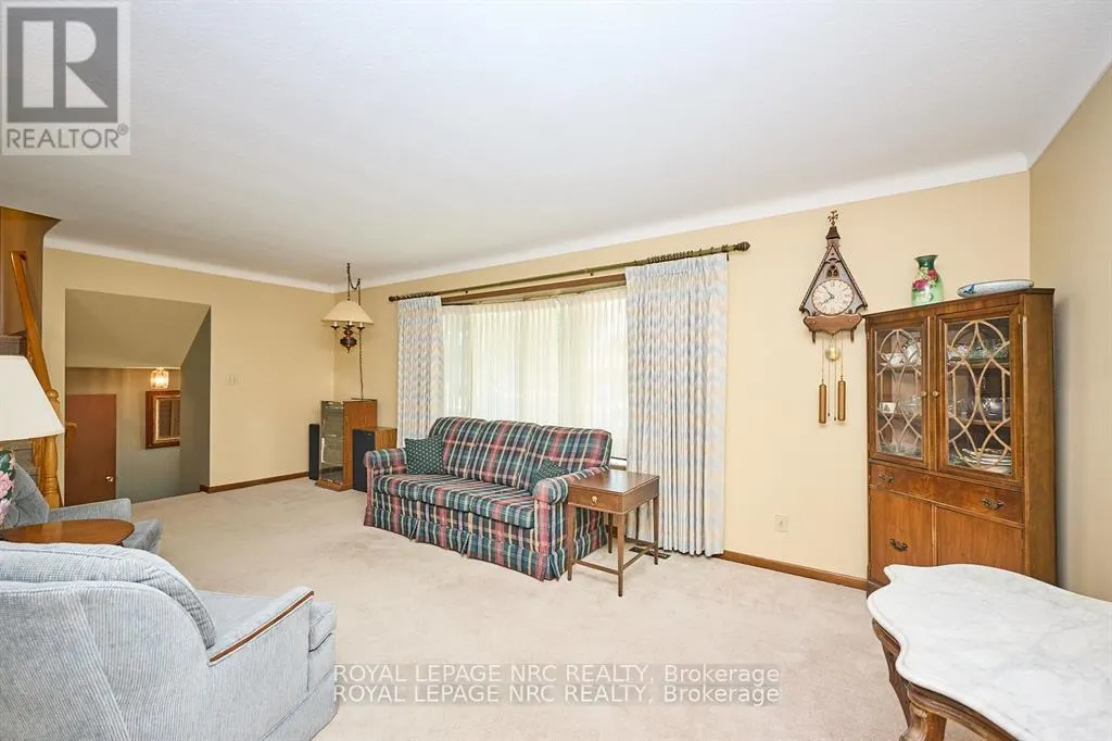 8 LA SALLE DRIVE
