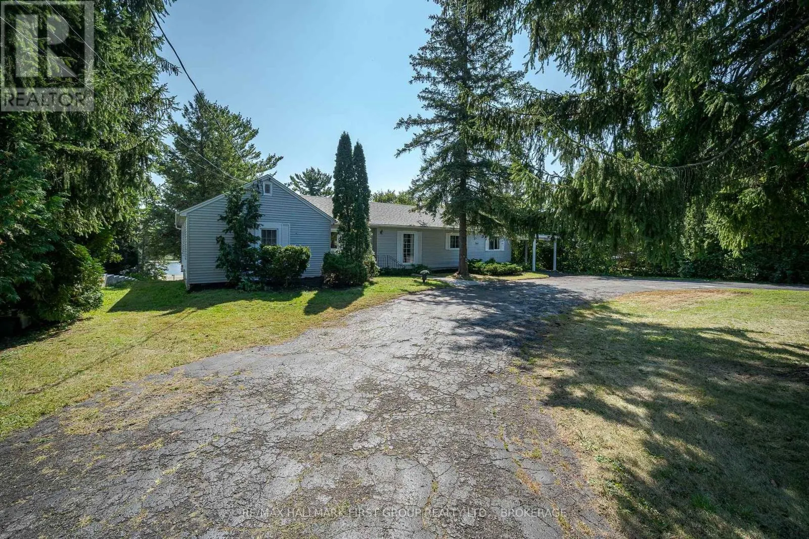366 DUNDAS STREET W