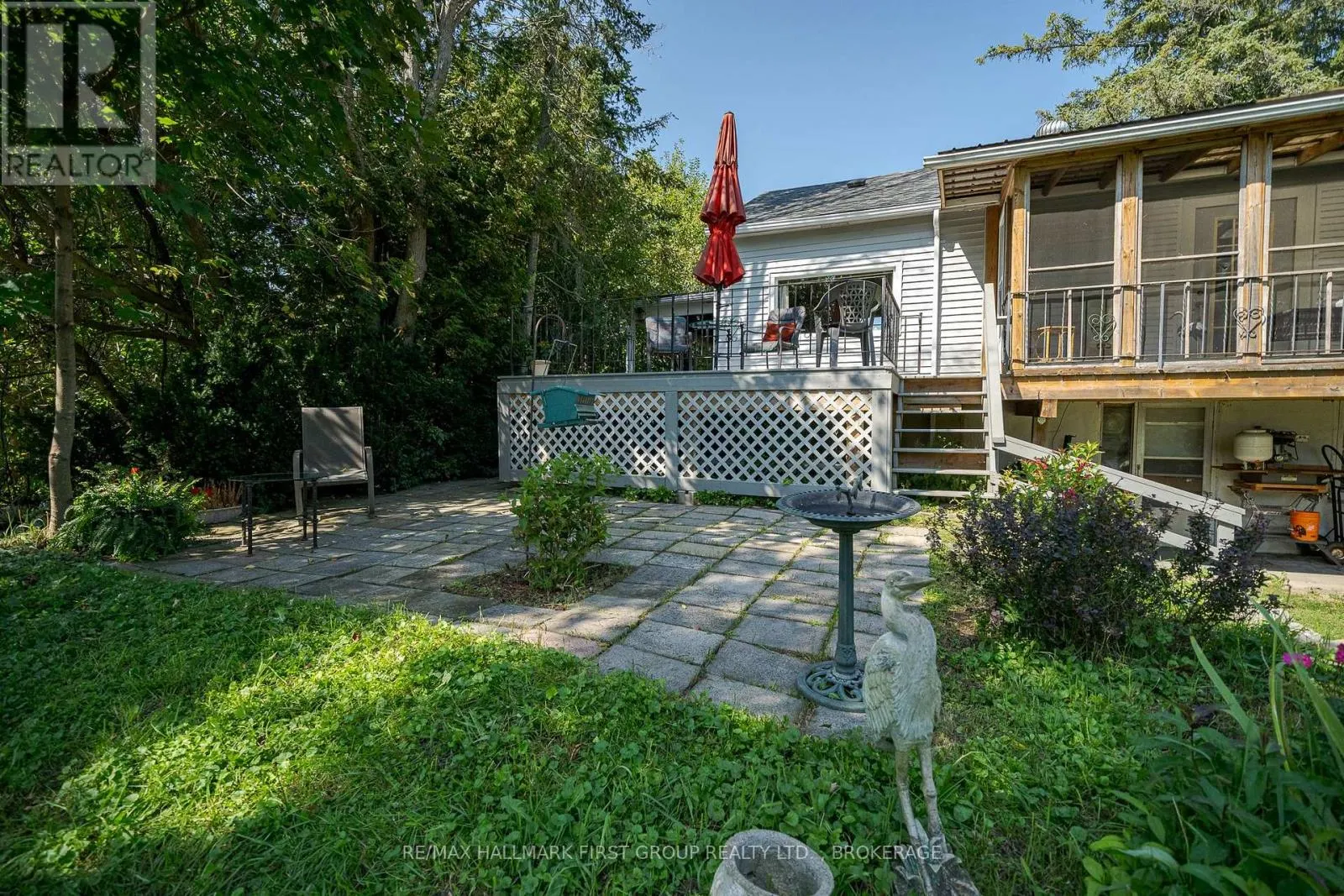 366 DUNDAS STREET W