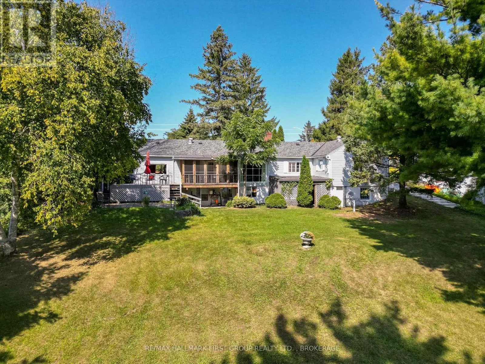 366 DUNDAS STREET W