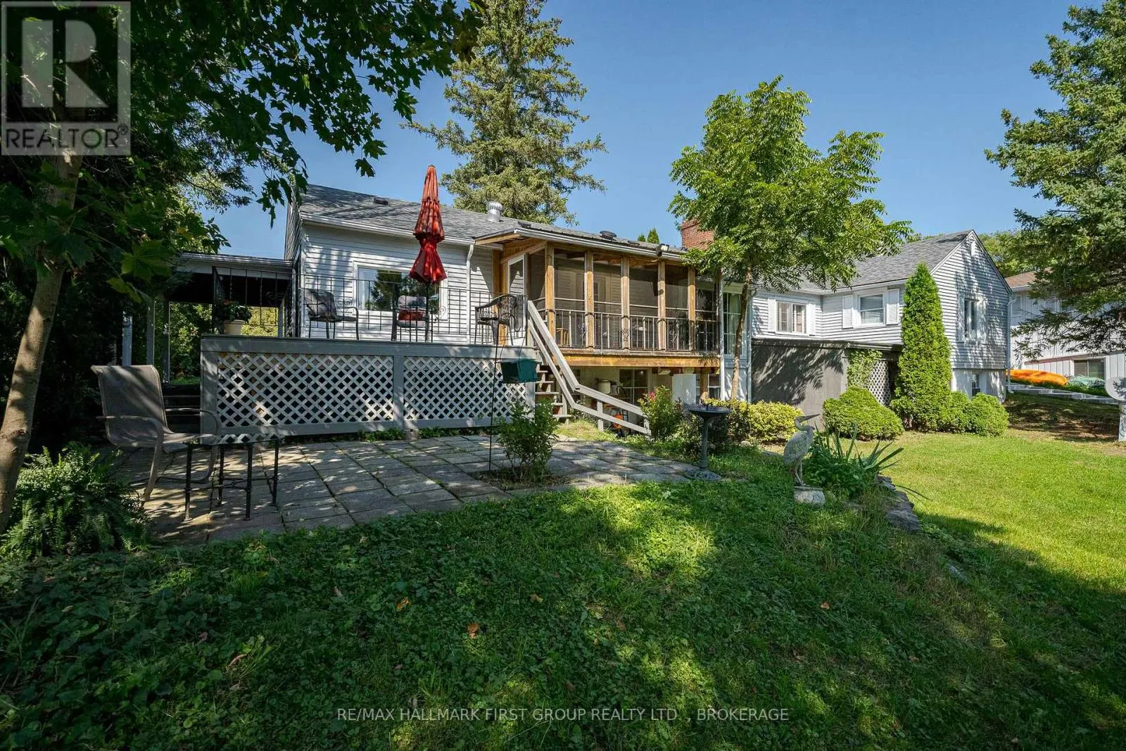 366 DUNDAS STREET W
