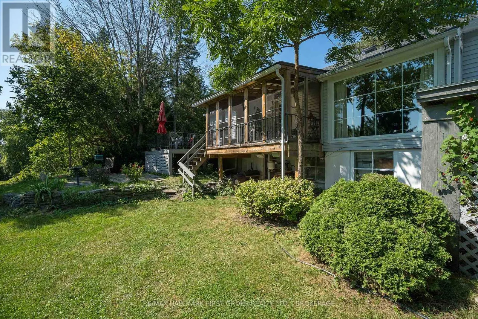 366 DUNDAS STREET W