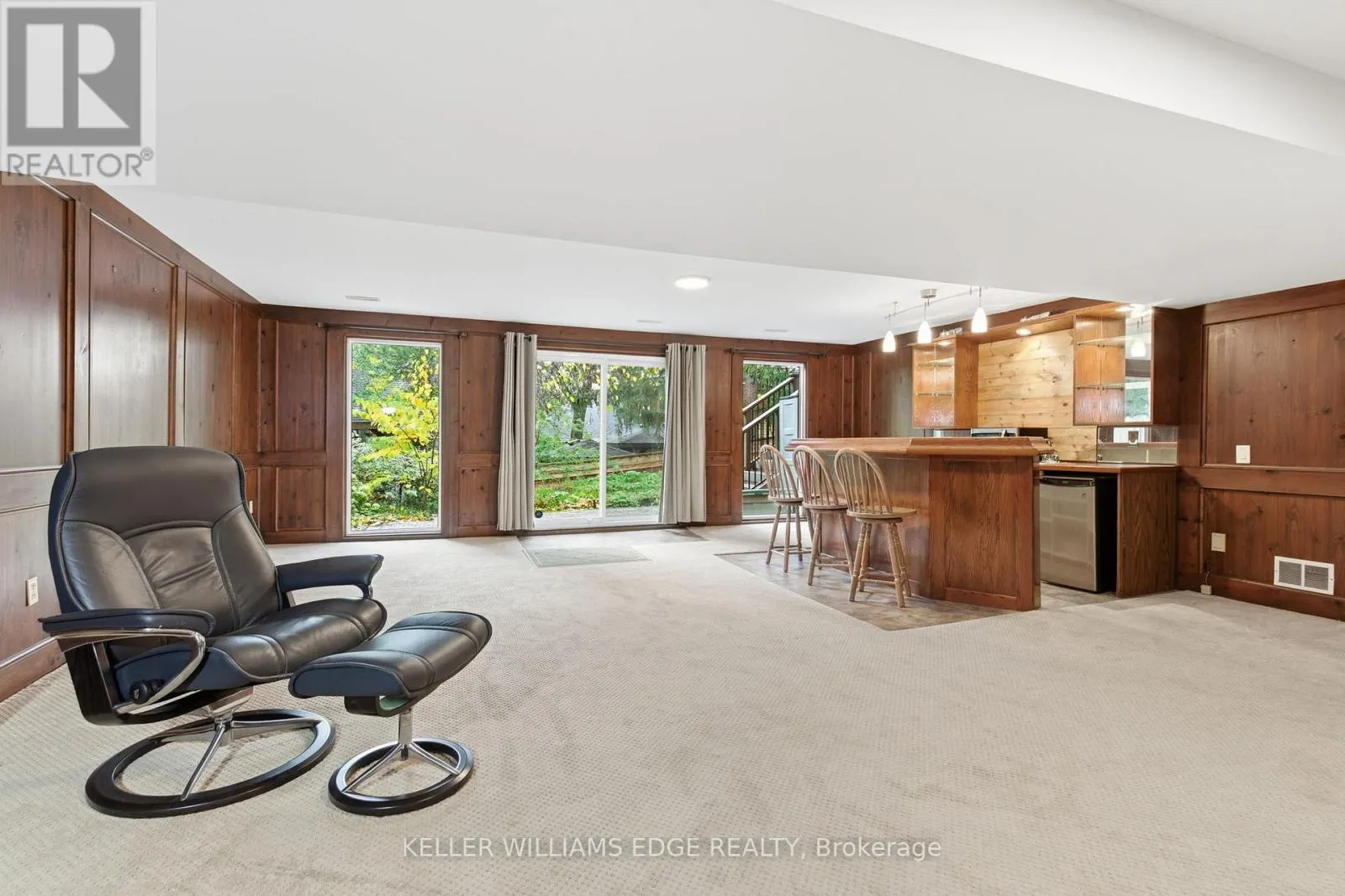 11 MAYS CRESCENT