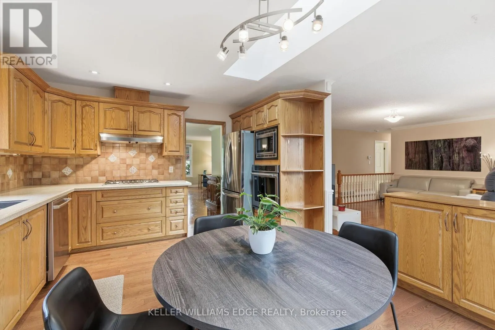 11 MAYS CRESCENT
