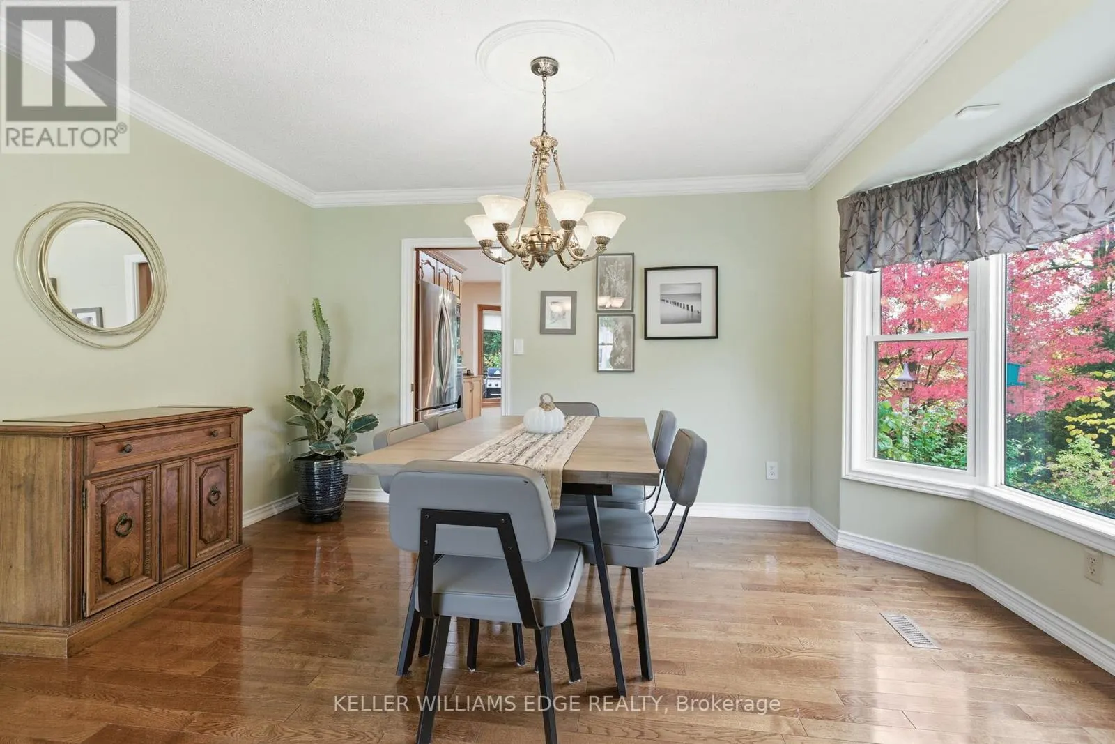 11 MAYS CRESCENT