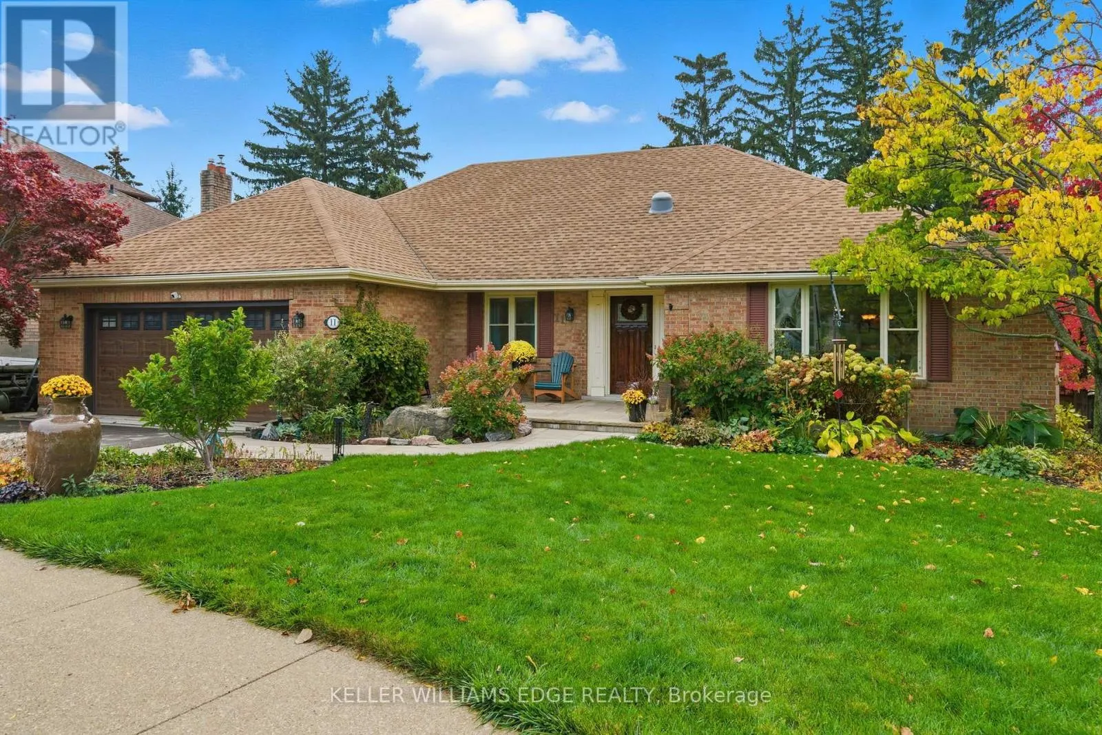 11 MAYS CRESCENT