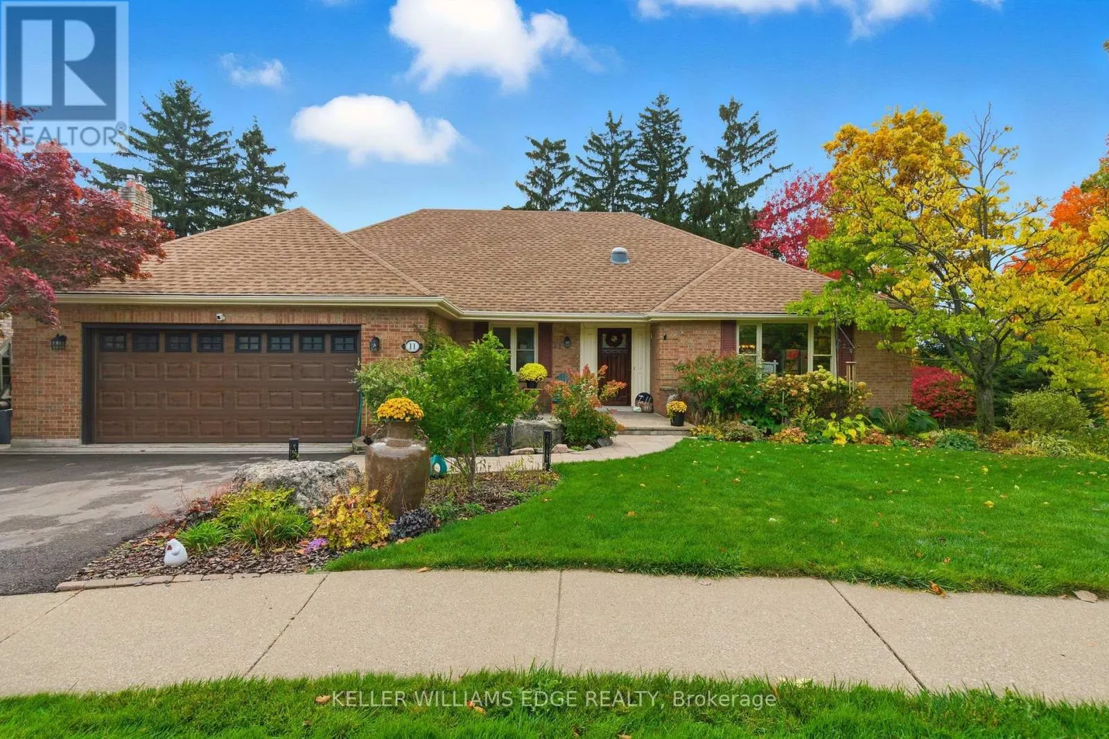 11 MAYS CRESCENT