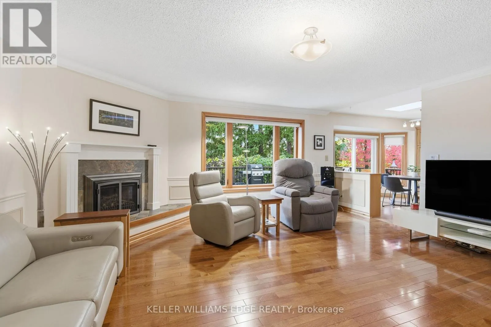 11 MAYS CRESCENT