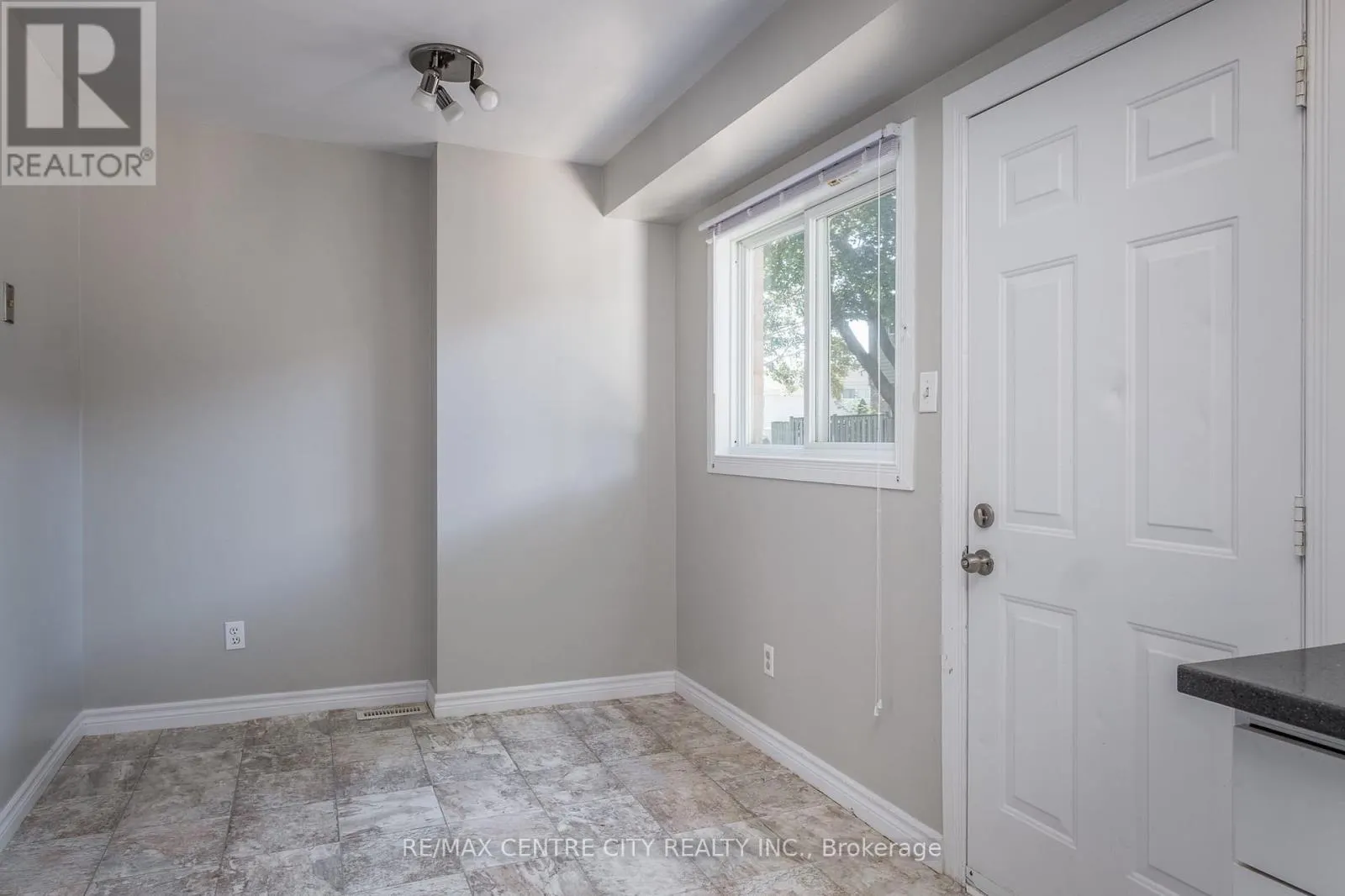 124 - 320 WESTMINSTER AVENUE, #124