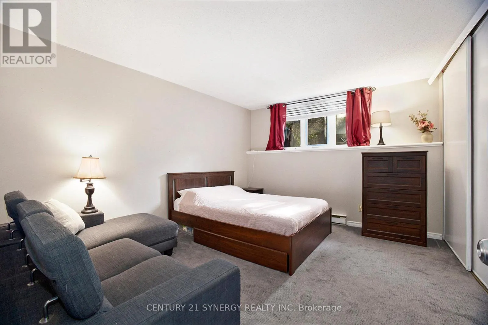 A - 6706 JEANNE D'ARC BOULEVARD N