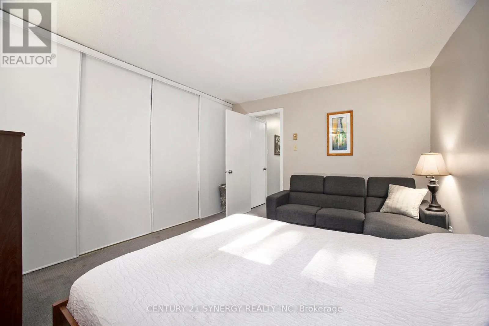 A - 6706 JEANNE D'ARC BOULEVARD N