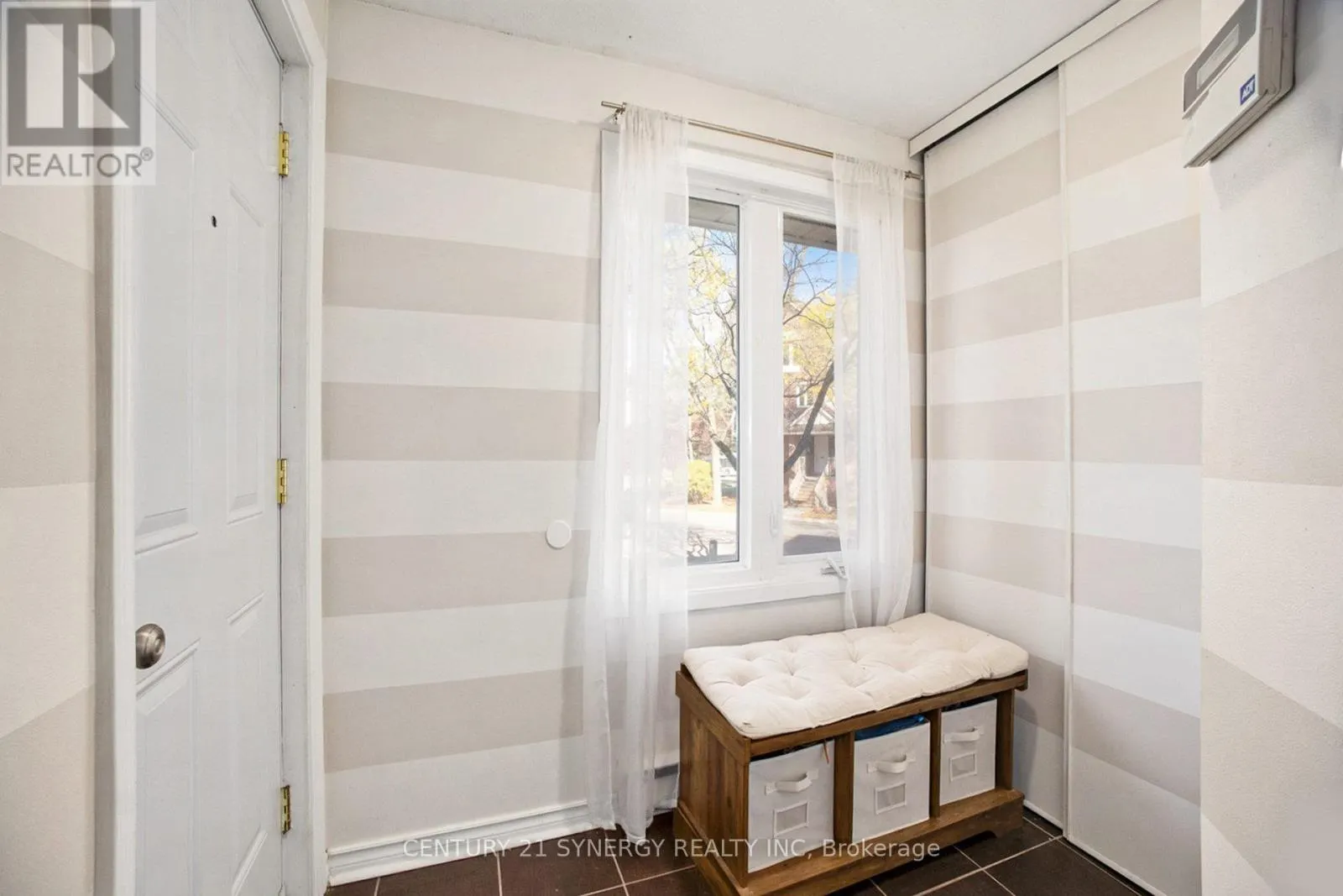 A - 6706 JEANNE D'ARC BOULEVARD N