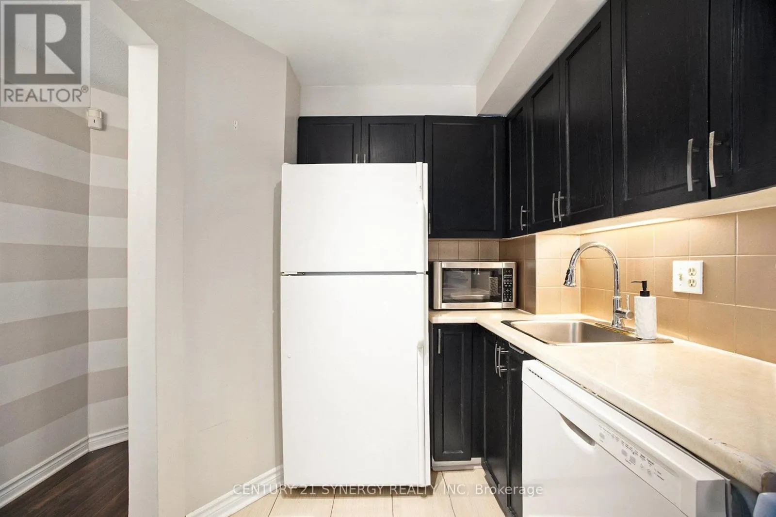 A - 6706 JEANNE D'ARC BOULEVARD N