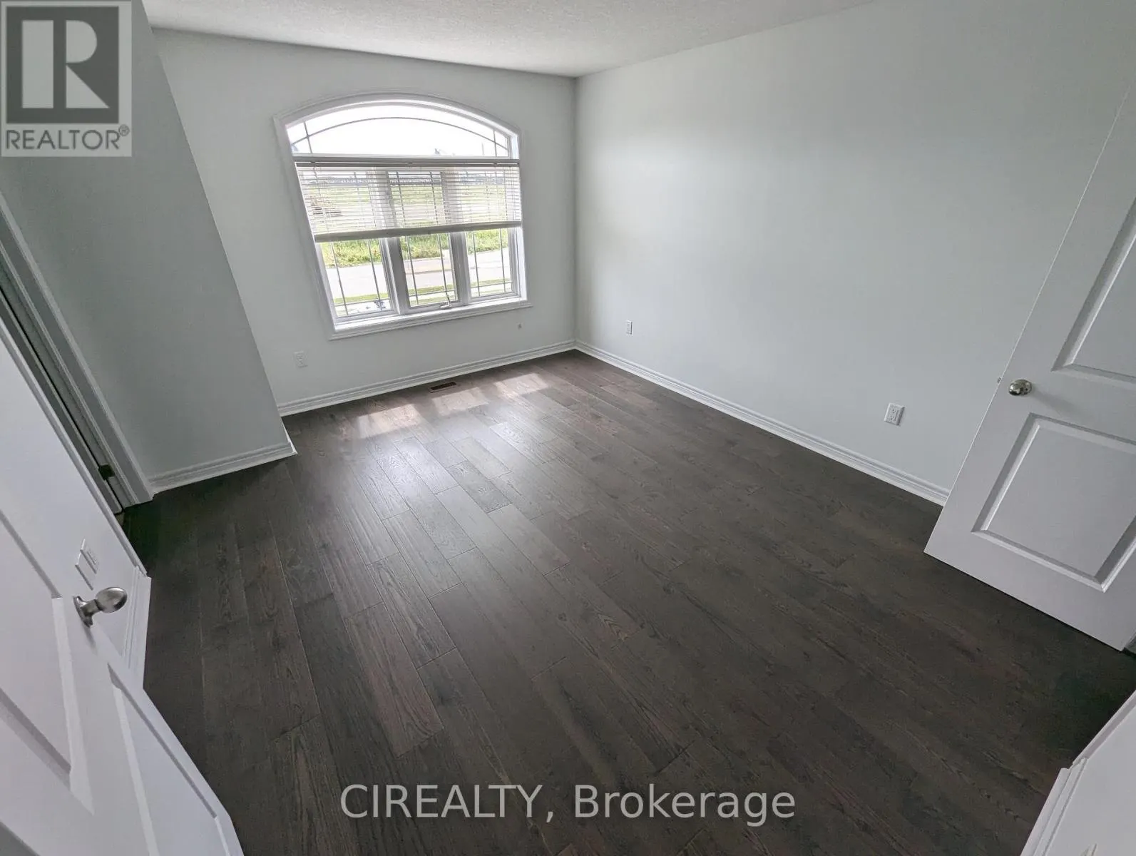 34 KINGSBOROUGH DRIVE