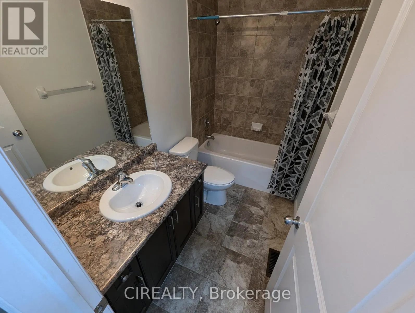 34 KINGSBOROUGH DRIVE