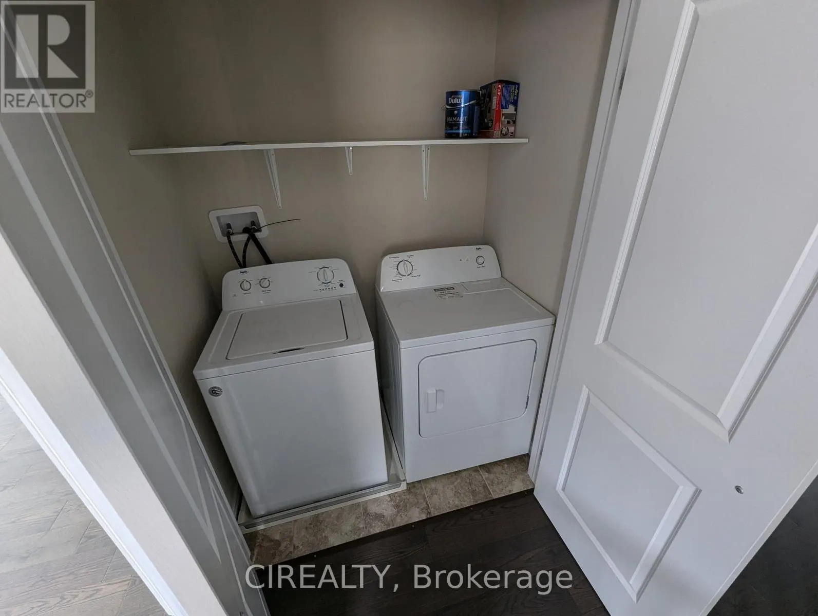 34 KINGSBOROUGH DRIVE