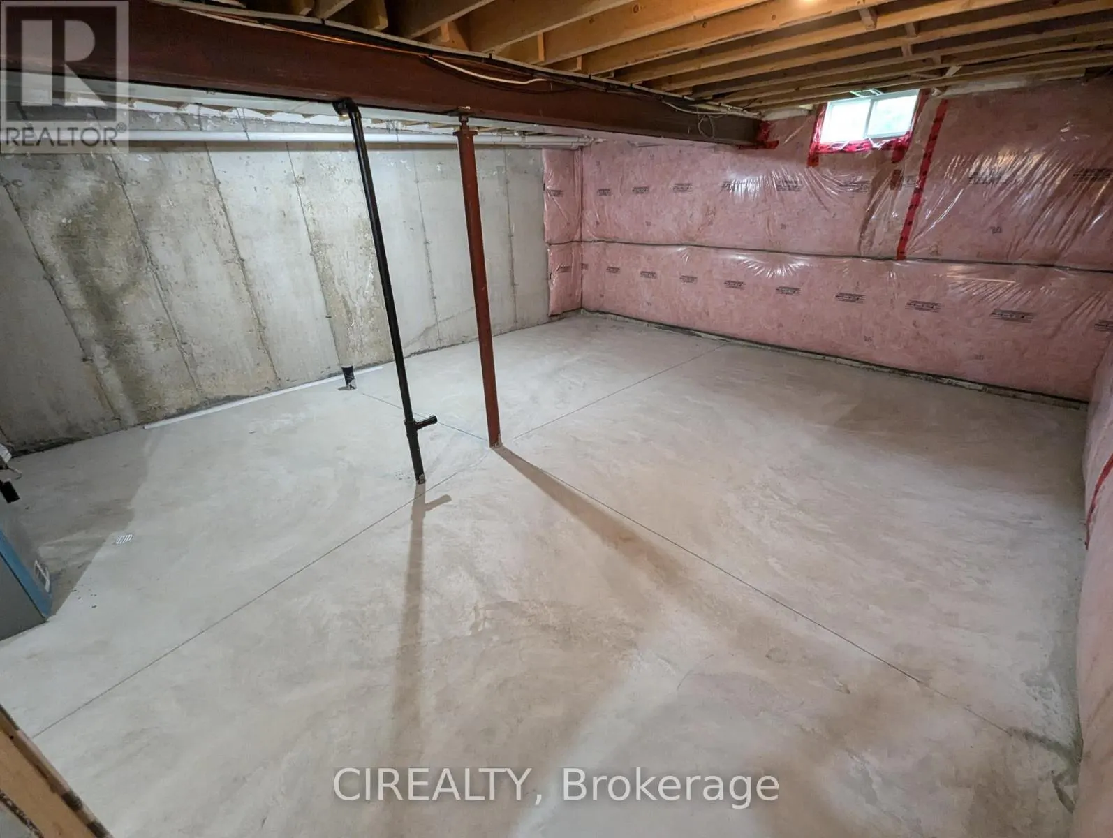 34 KINGSBOROUGH DRIVE