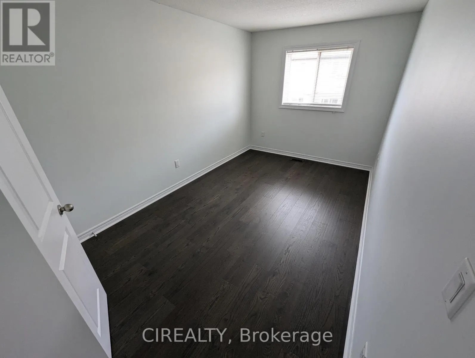 34 KINGSBOROUGH DRIVE