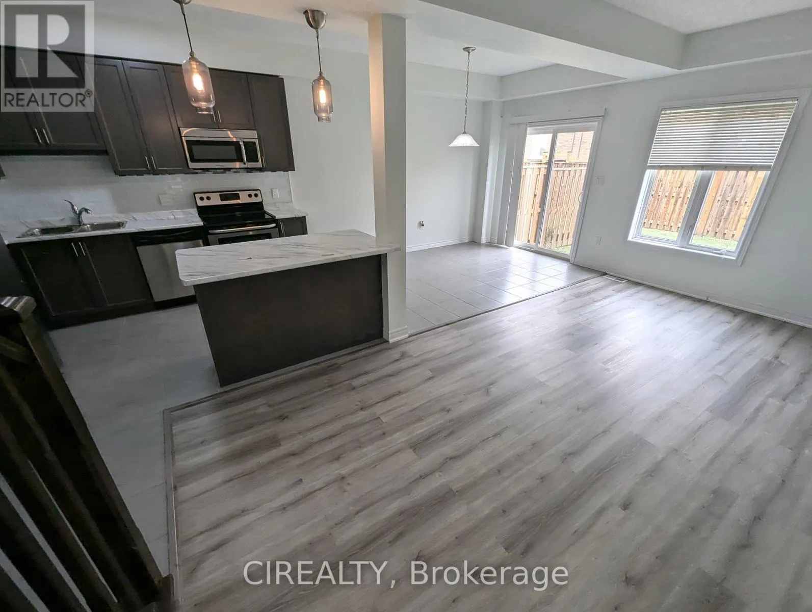 34 KINGSBOROUGH DRIVE