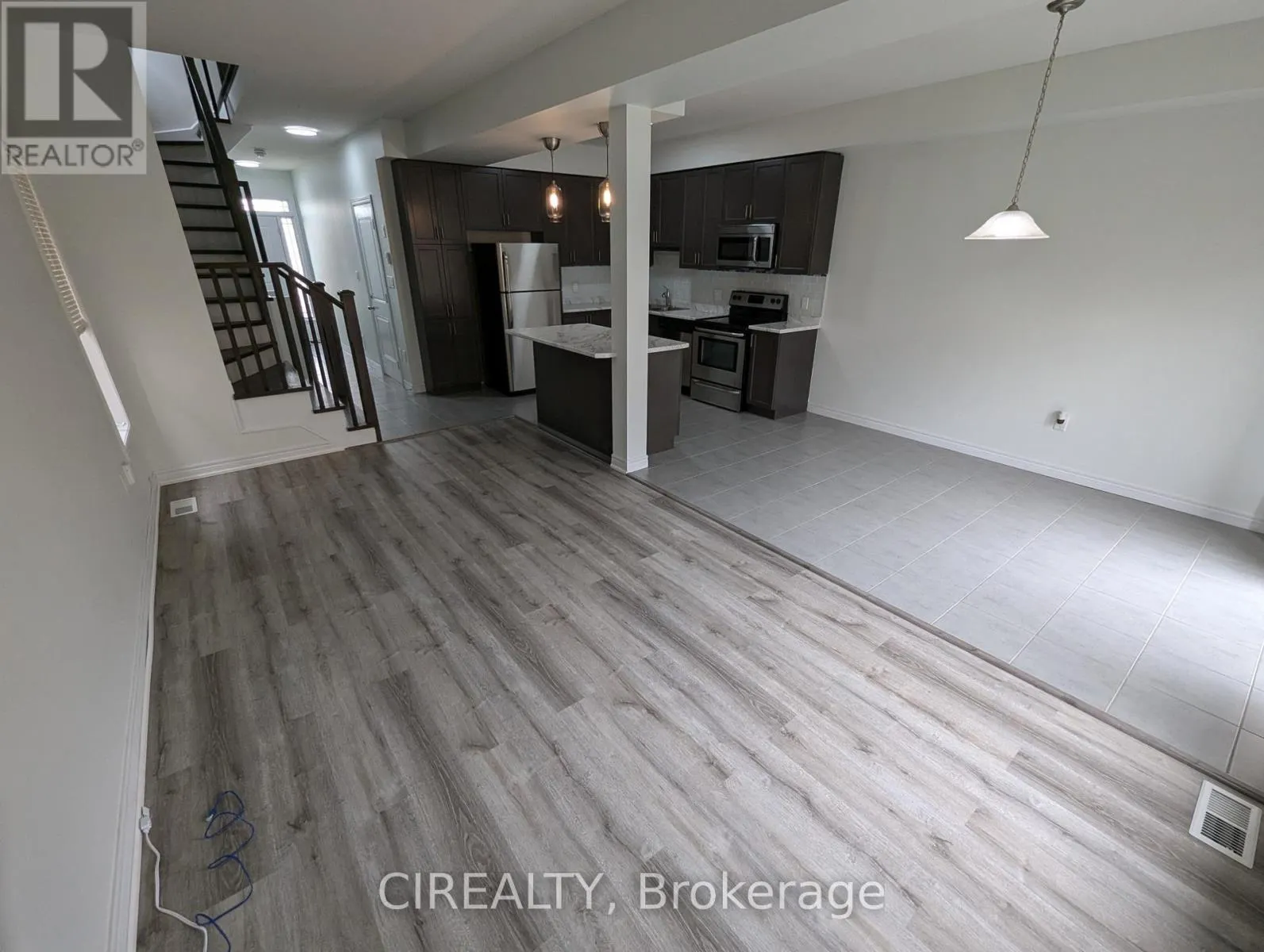 34 KINGSBOROUGH DRIVE