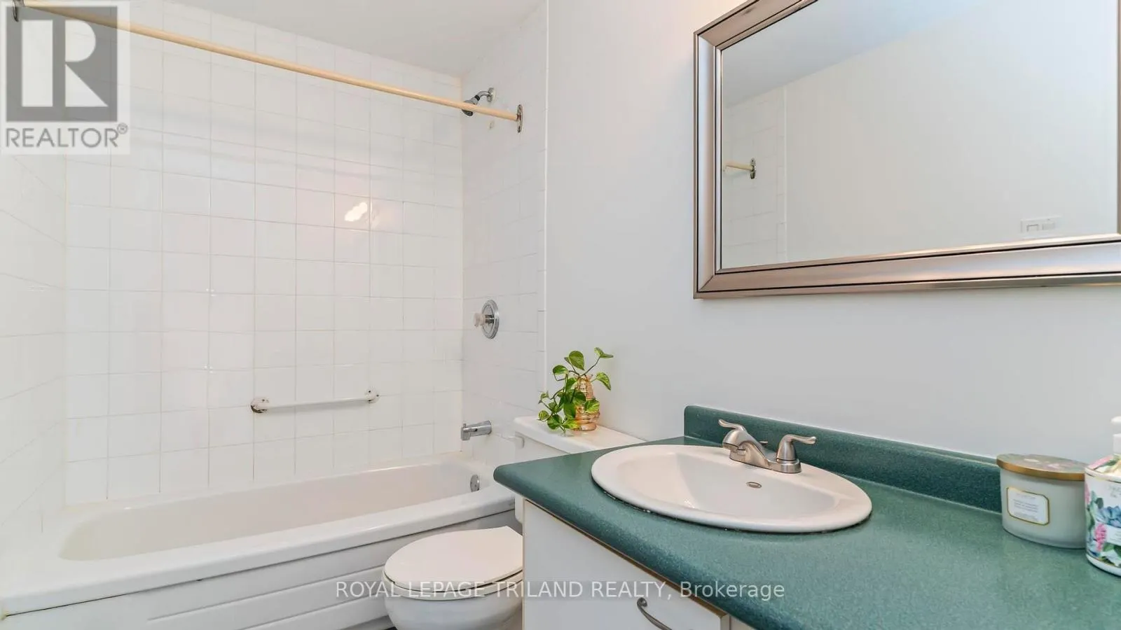 40 - 320 WESTMINSTER AVENUE, #40