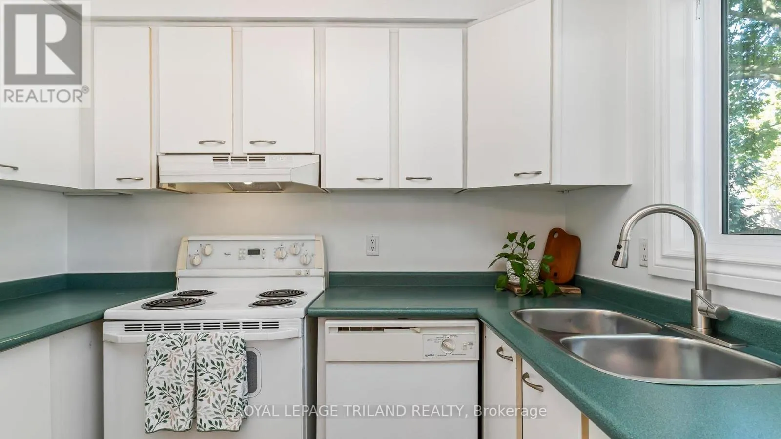 40 - 320 WESTMINSTER AVENUE, #40