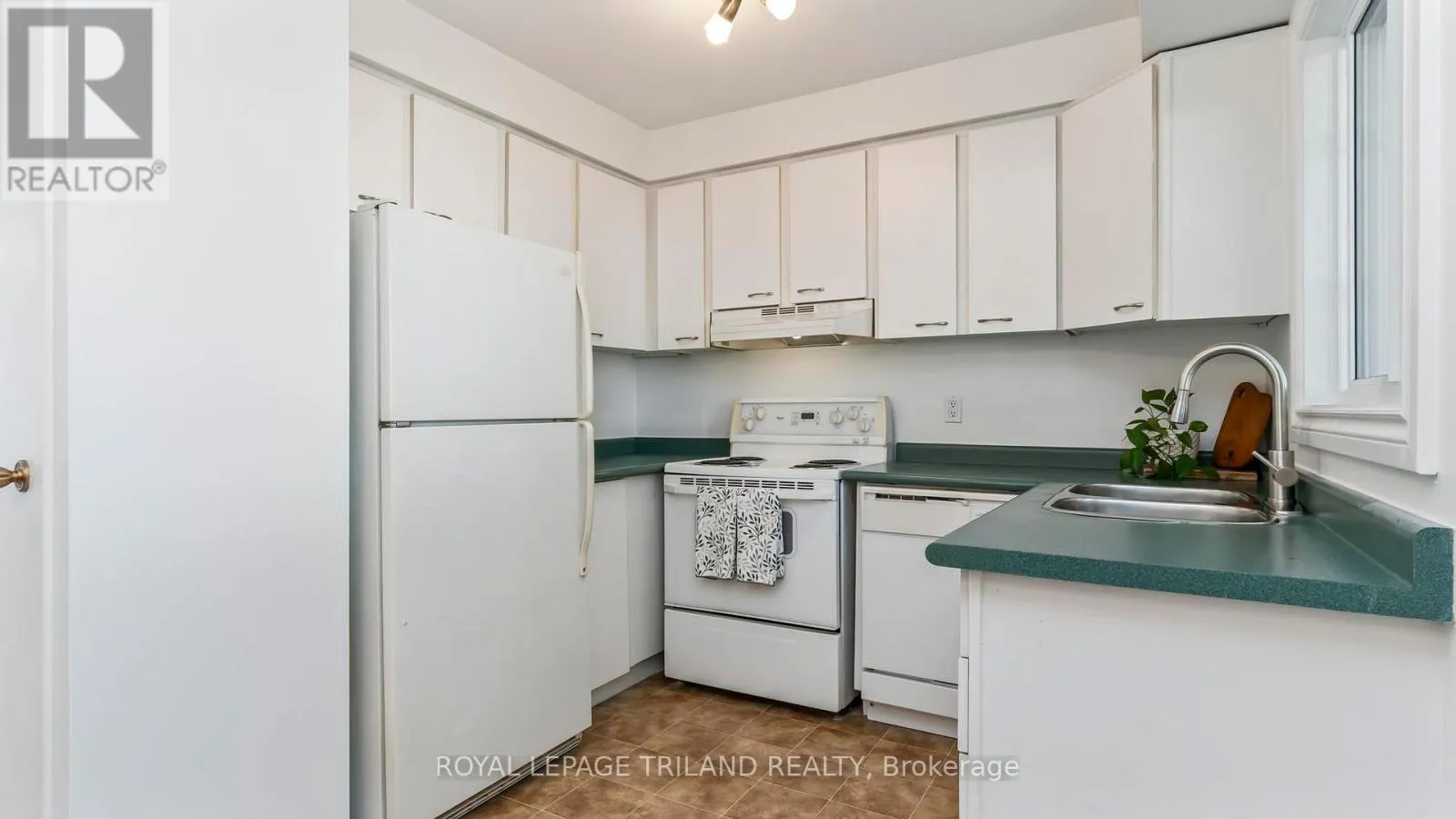 40 - 320 WESTMINSTER AVENUE, #40