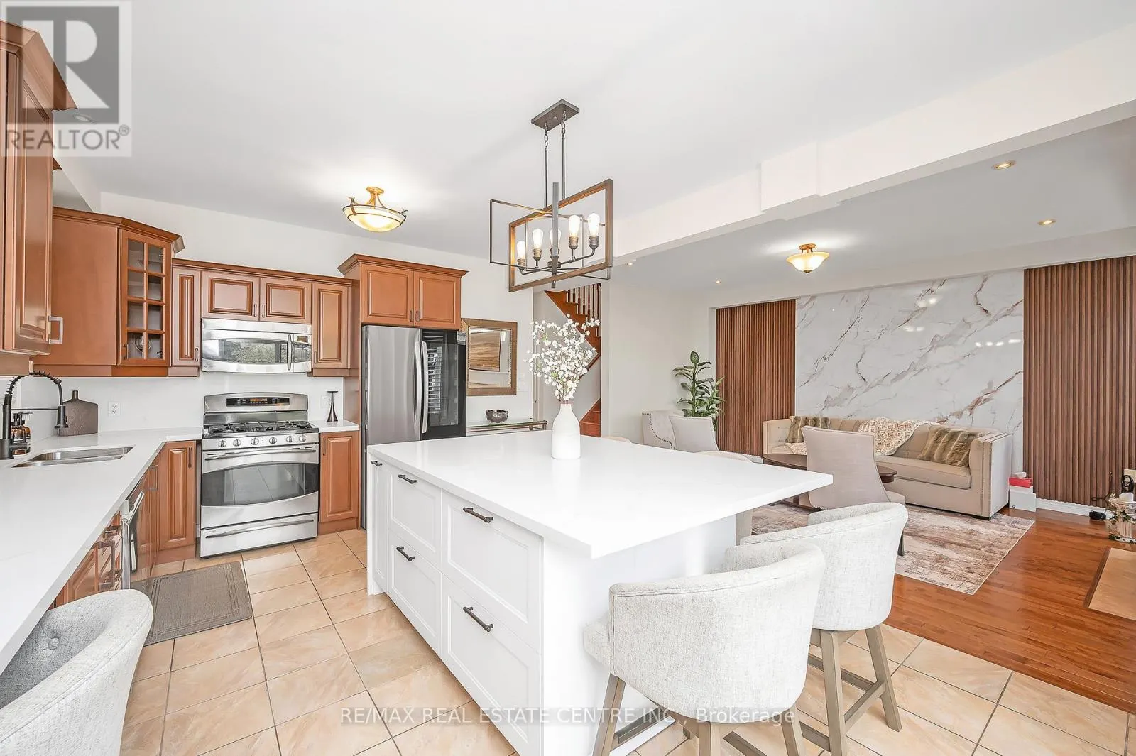733 STONE CHURCH ROAD E