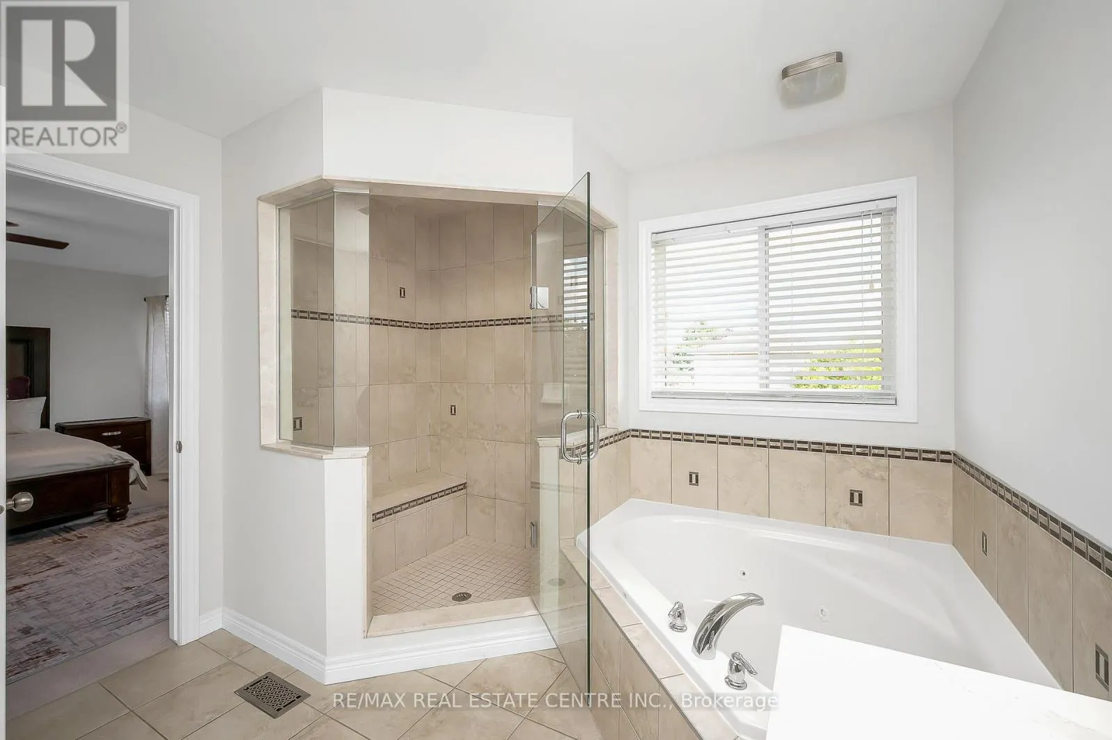 733 STONE CHURCH ROAD E