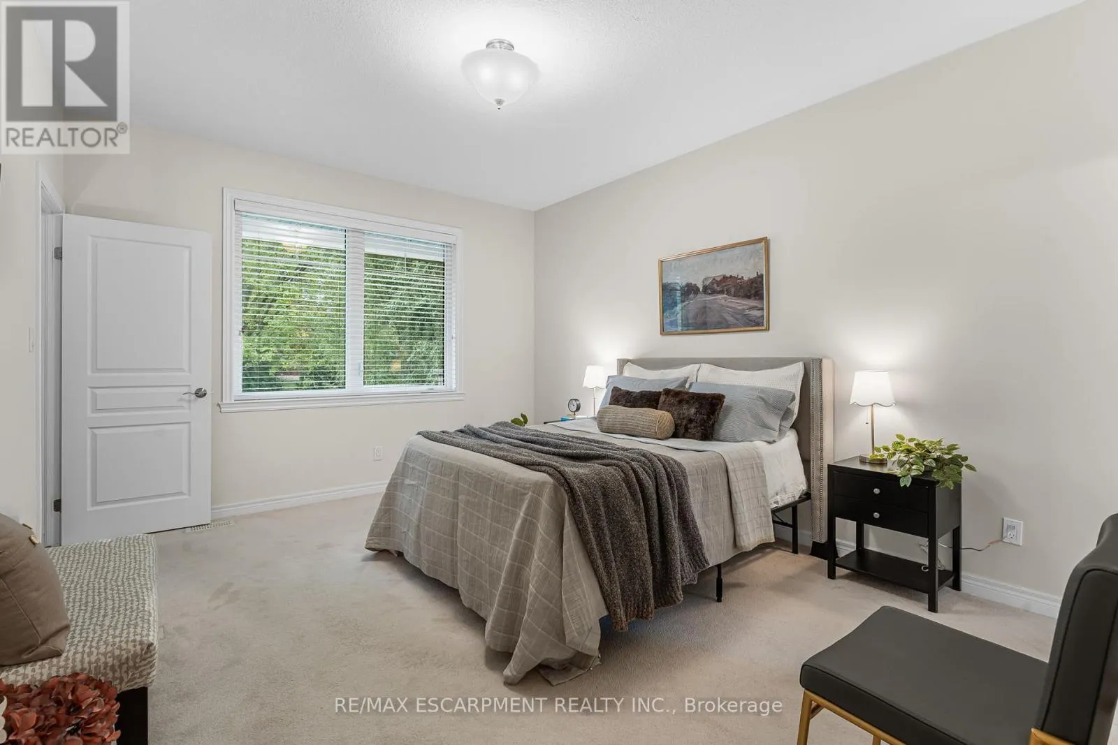 5 OAKDALE BOULEVARD
