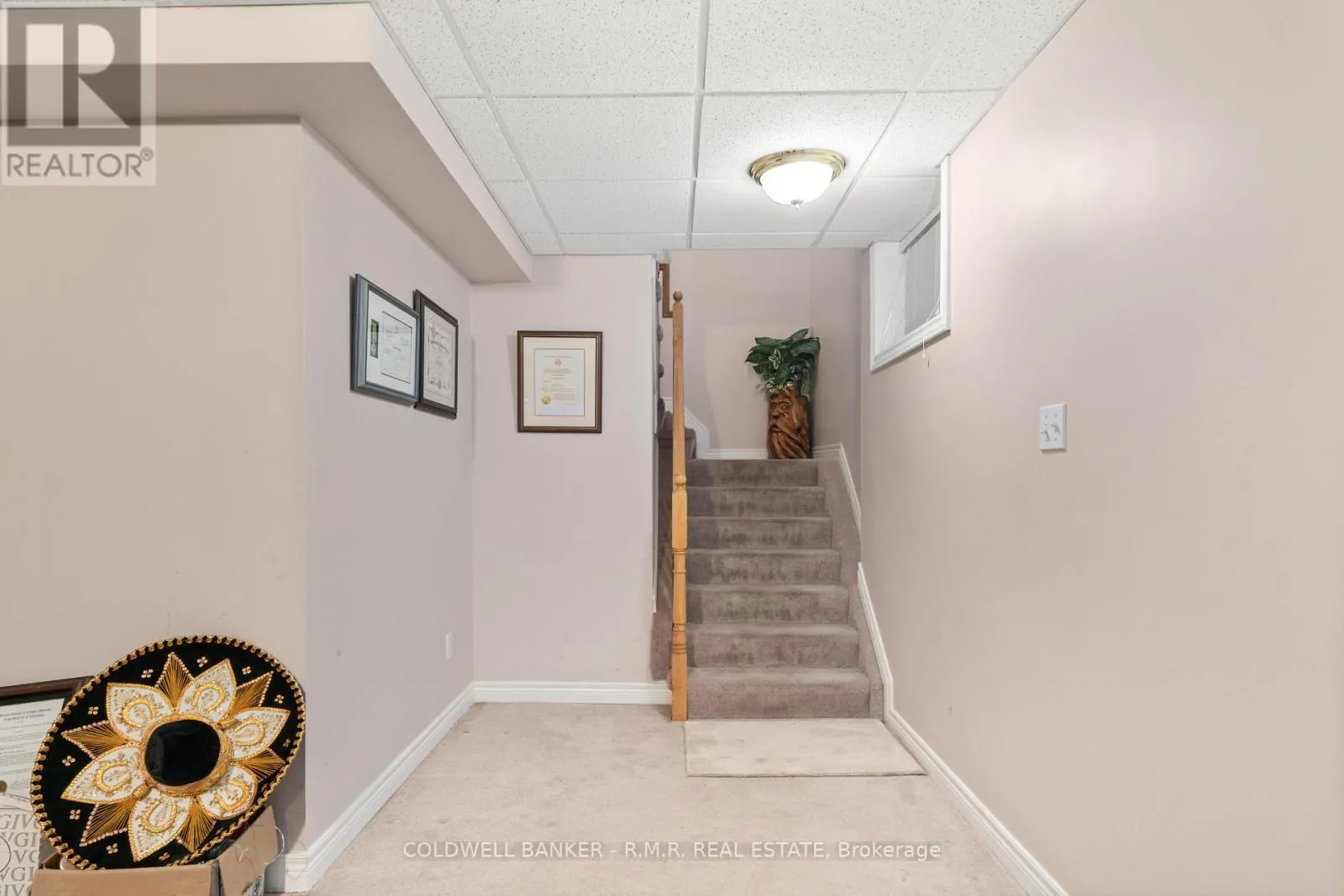 7 EAKINS CRESCENT