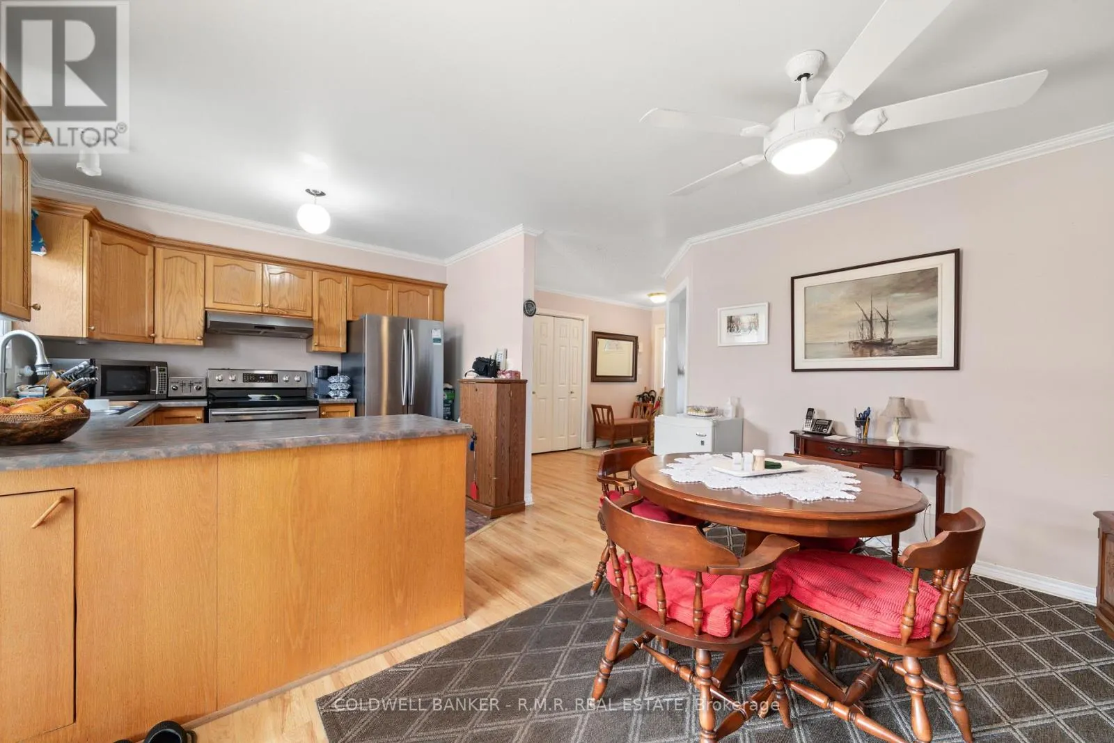 7 EAKINS CRESCENT