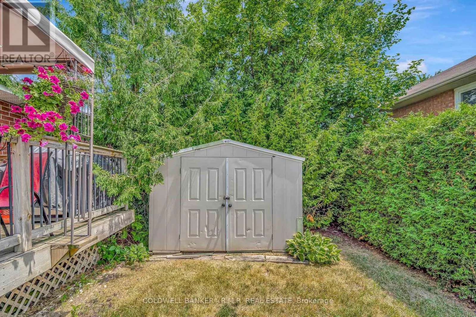 7 EAKINS CRESCENT