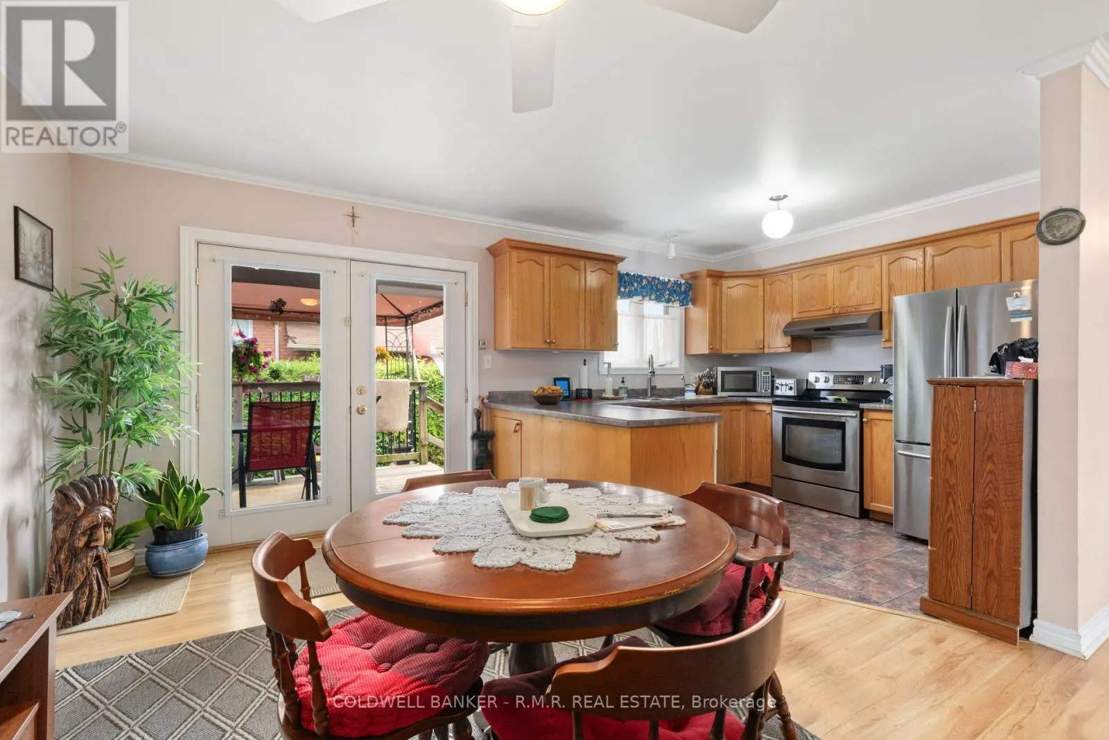 7 EAKINS CRESCENT