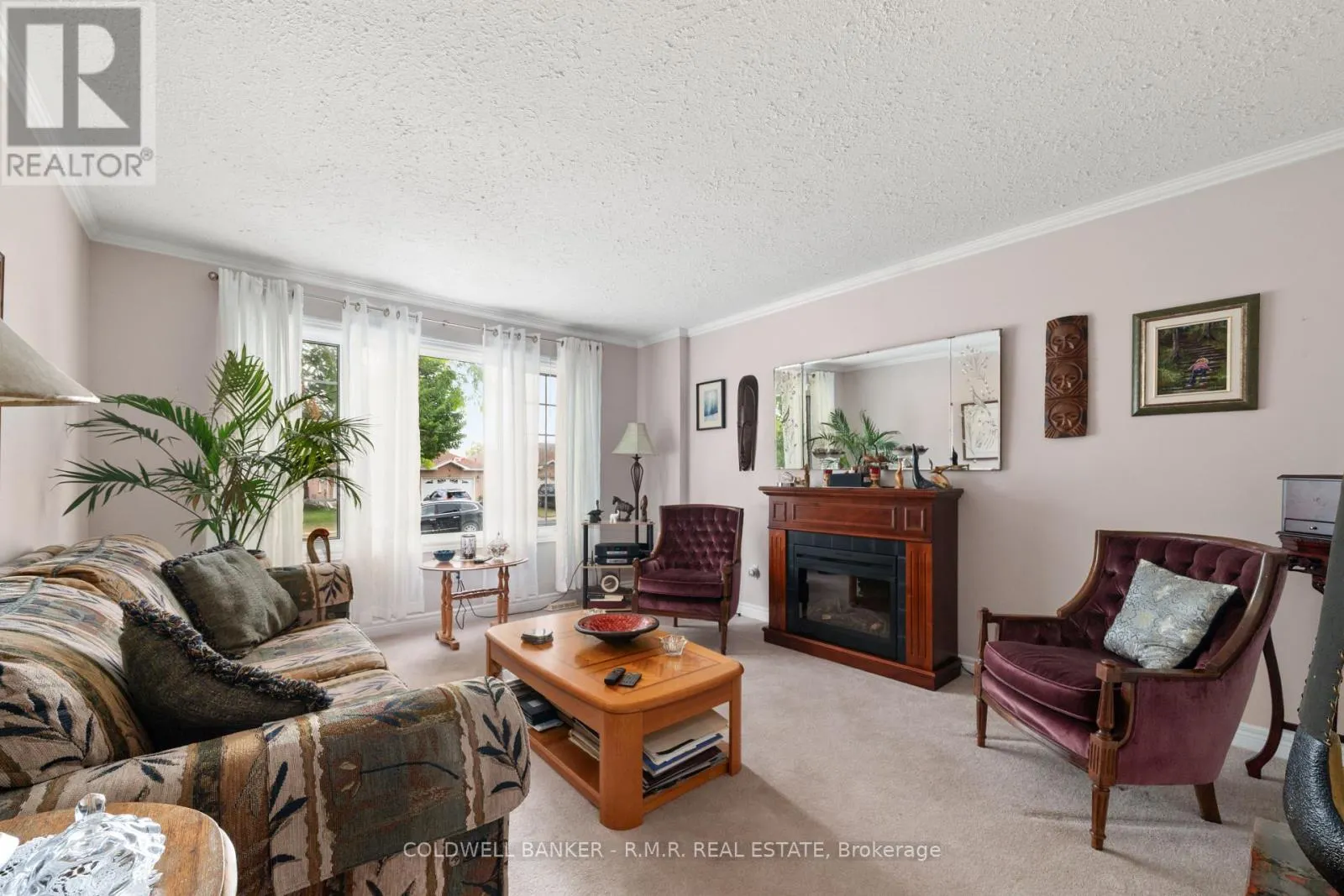 7 EAKINS CRESCENT