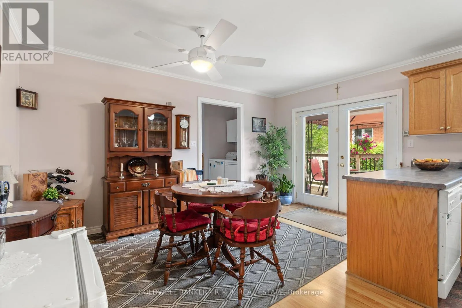 7 EAKINS CRESCENT