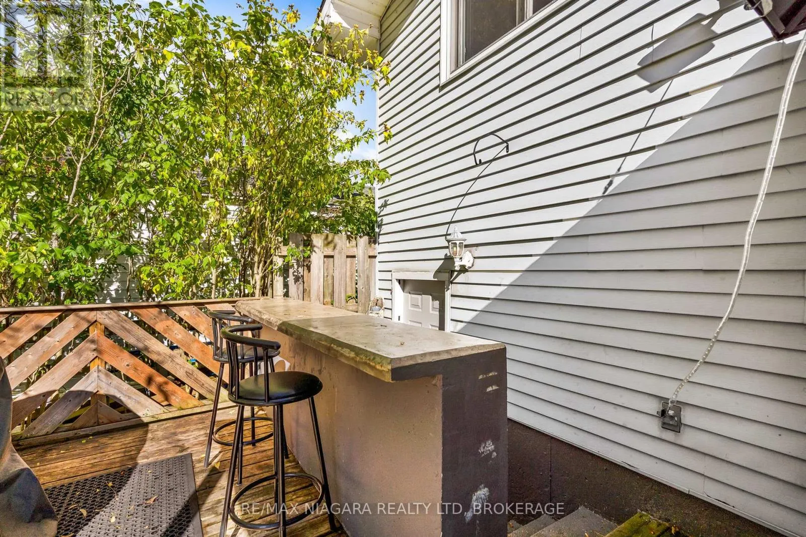 343 HELEN STREET