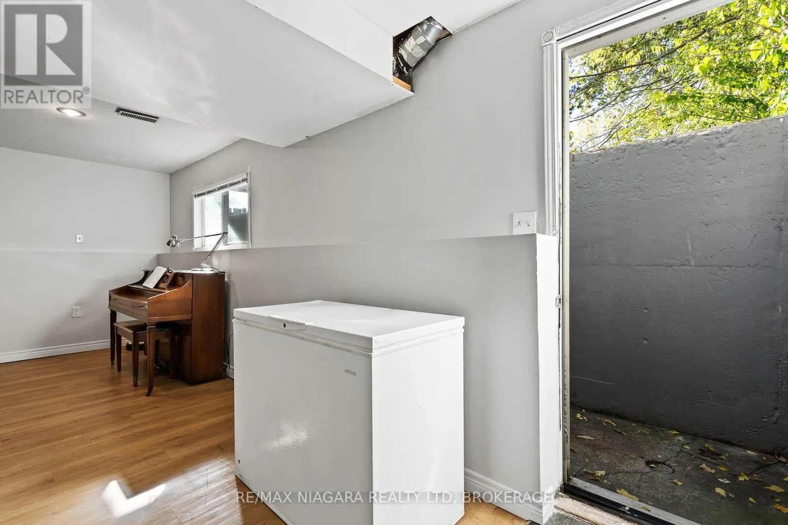 343 HELEN STREET