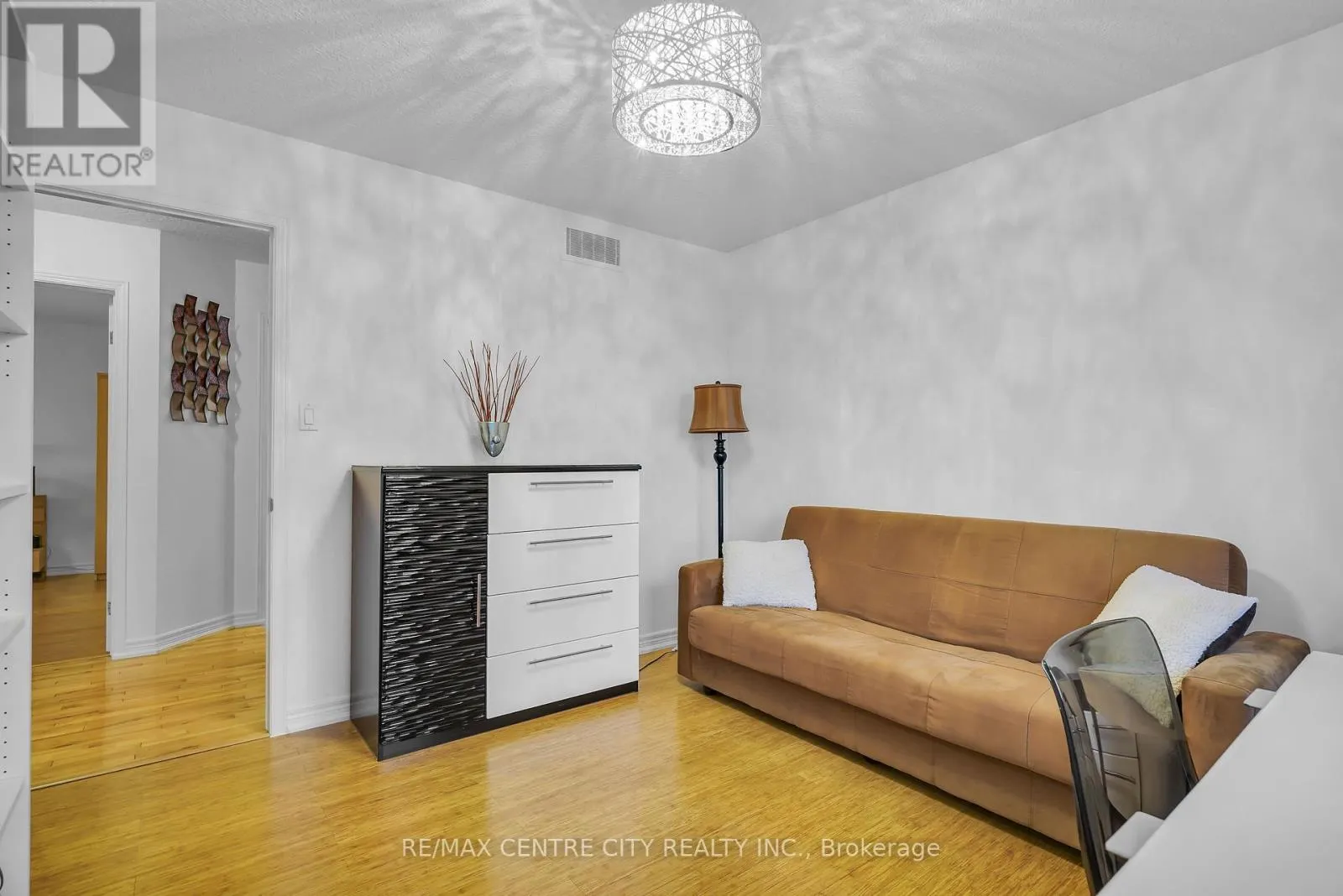 493 CARDIGAN PLACE