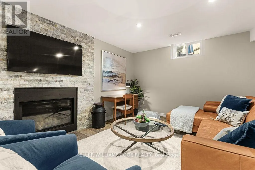 16 EDGECROFT CRESCENT