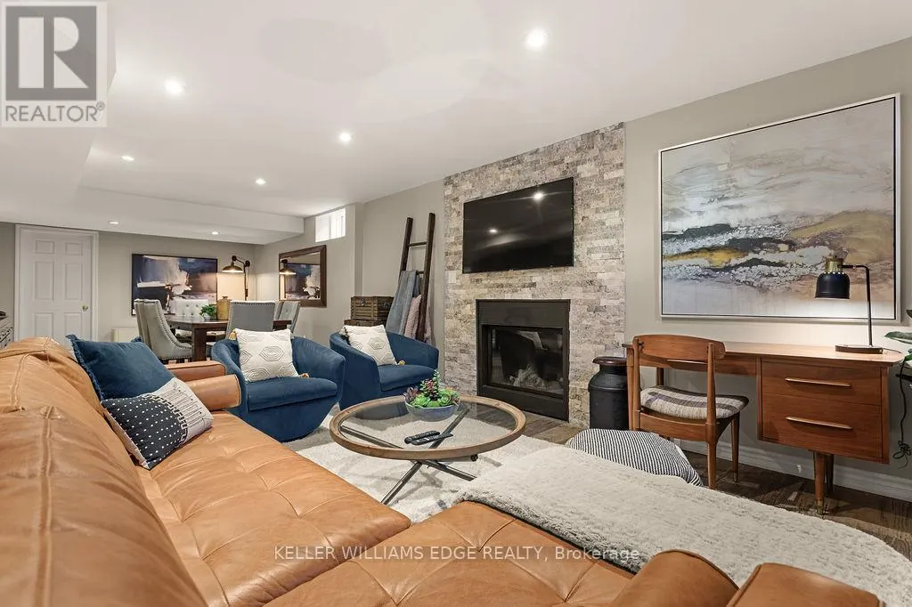 16 EDGECROFT CRESCENT